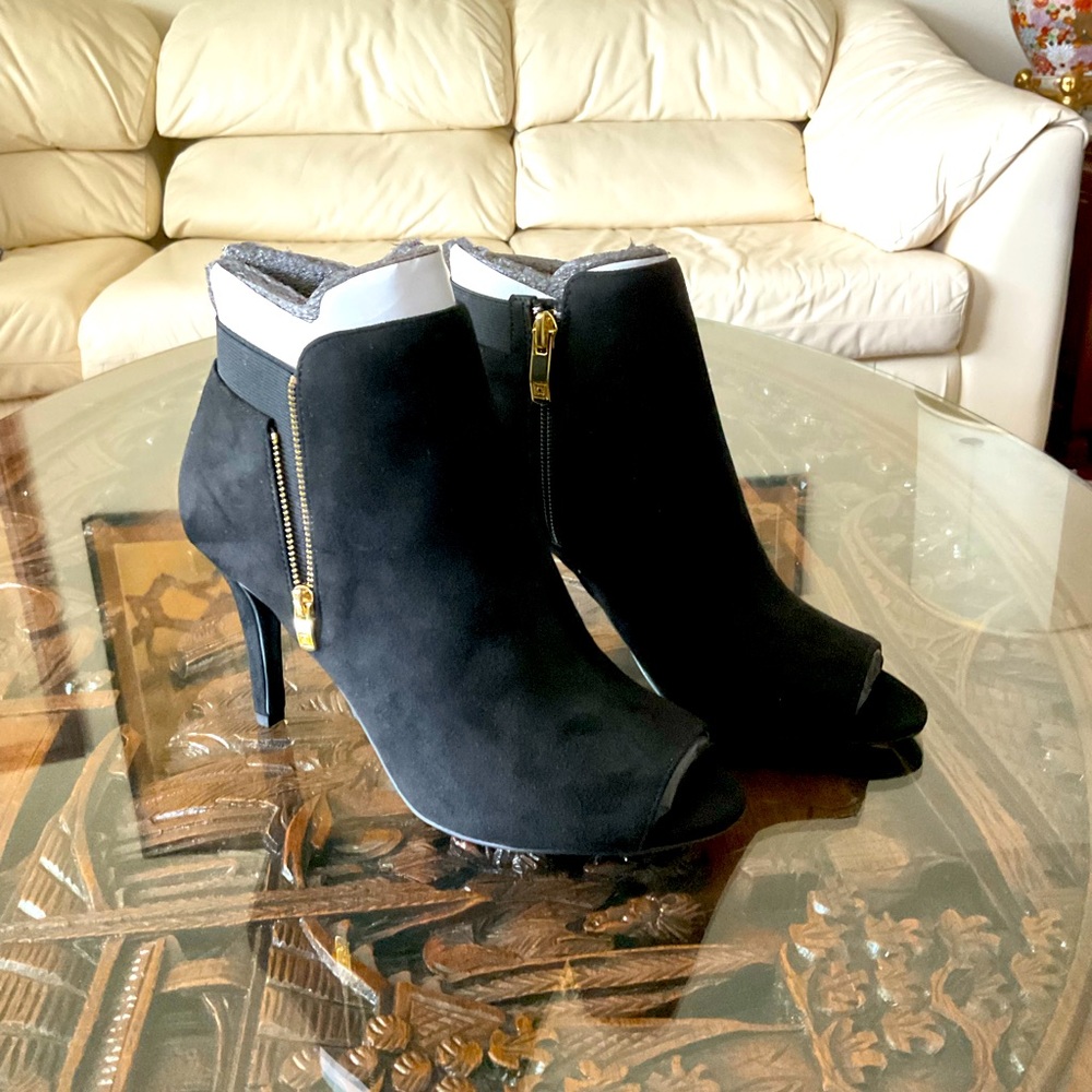 Liz Claiborne Heel Bootie shoe Black 7